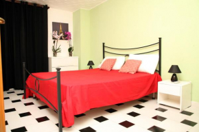 Гостиница De Amicis Apartment  Кальяри